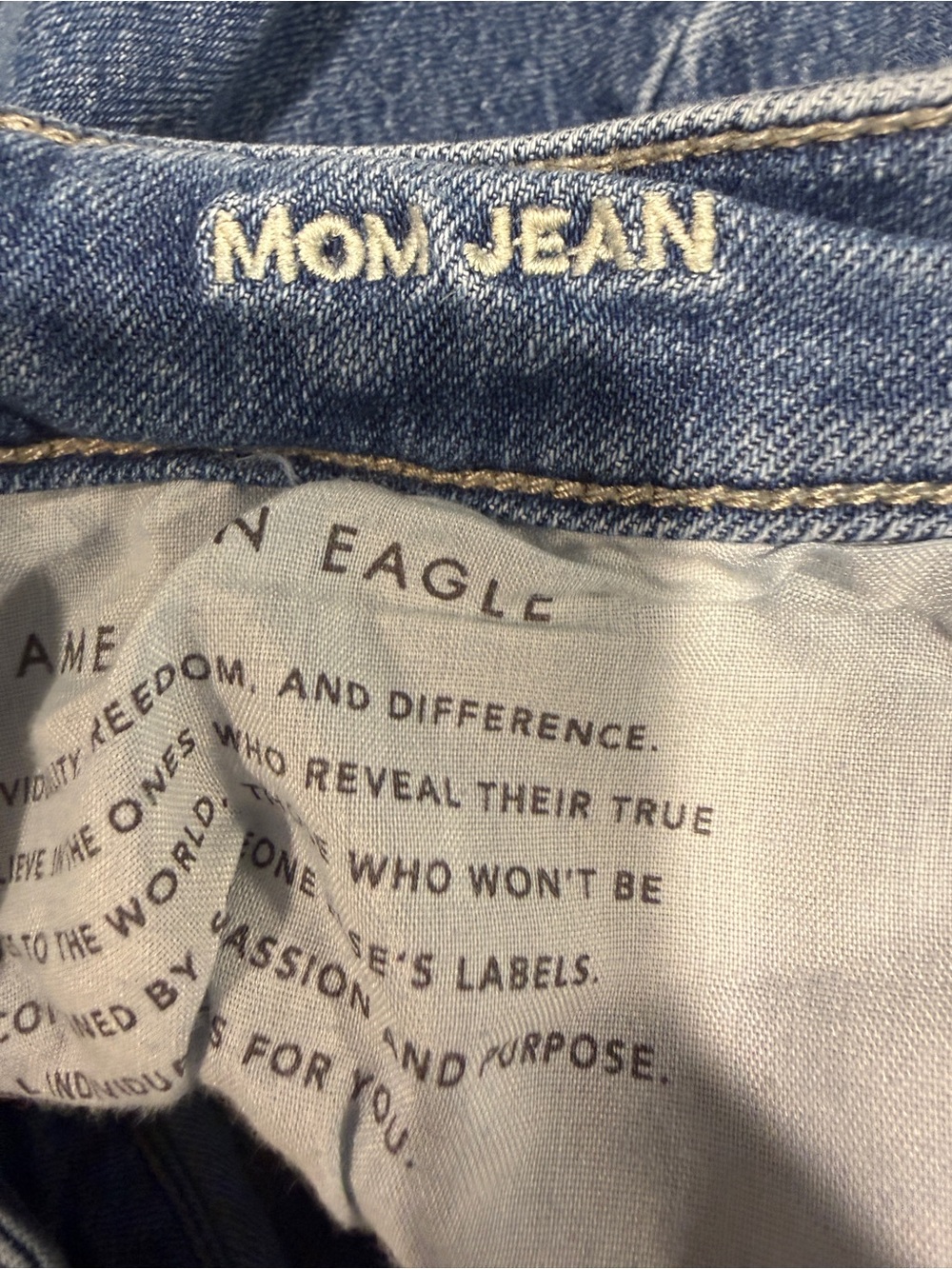American Eagle Mom Jeans Size 6 Regular | Distressed Ripped Light Wash Denim | - Picture 10 of 13
